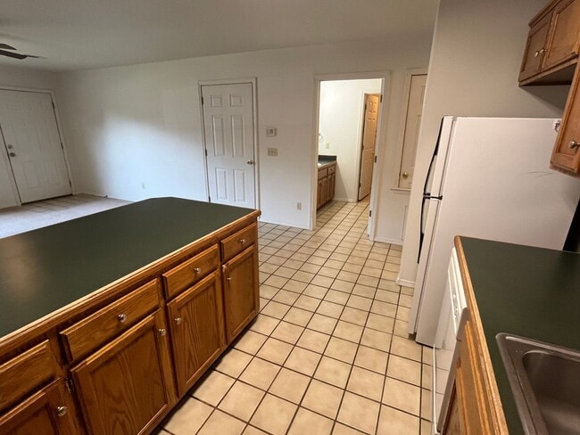 Foto del edificio - 308 W 16th Ct