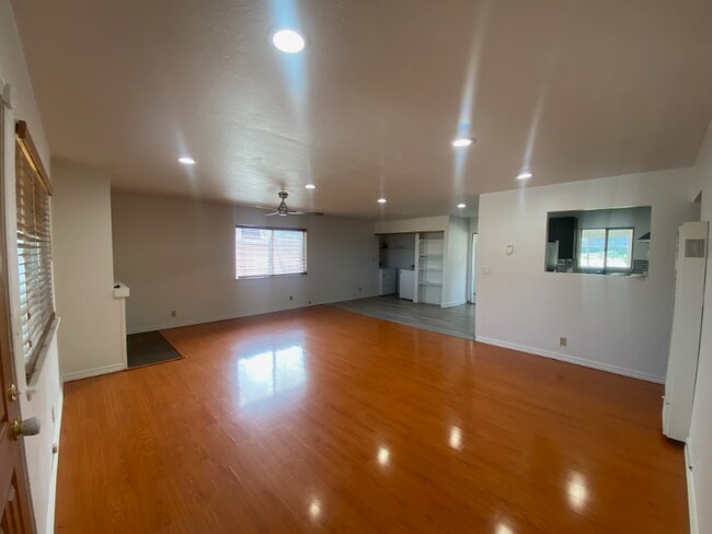 Building Photo - 72 Montalvin Dr