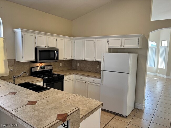 Building Photo - 5705 Cliff Point