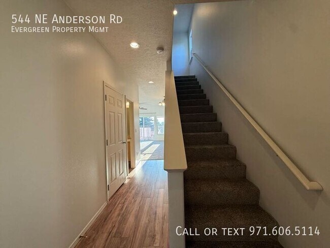 Building Photo - 544 NE Anderson Rd