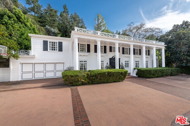 Foto del edificio - 1148 Coldwater Canyon Dr