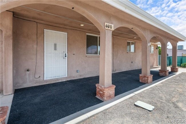 Foto del edificio - Large home with nice sized yard