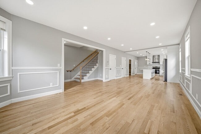 Building Photo - 9 Logan Ave