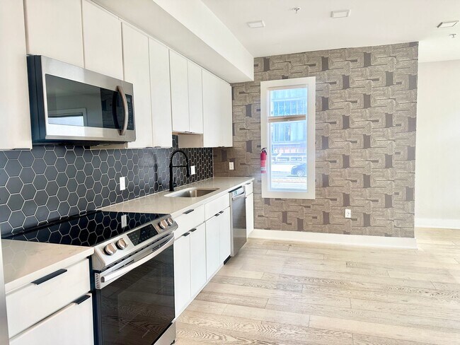Foto del edificio - New Building! 2 Bed/ 2 Bath! Parking! Pets...