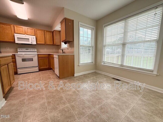 Foto del edificio - 404 Springside Dr
