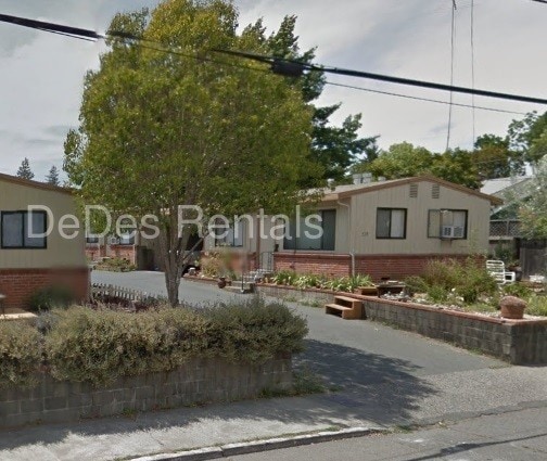 Primary Photo - 535 University St