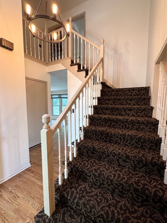 Foto del edificio - {12009} Available Immediately + Finished Lower Level + Olathe Schools