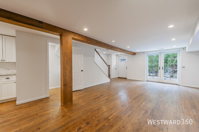 Building Photo - 1709 W Barry Ave