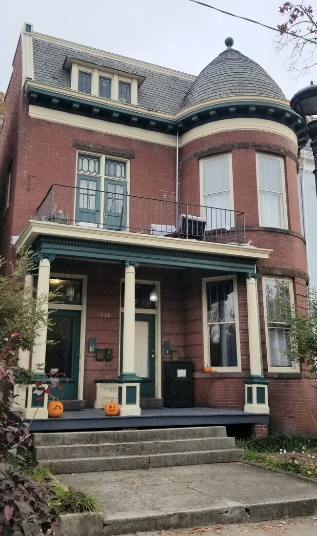 Building Photo - 2036 W Grace St