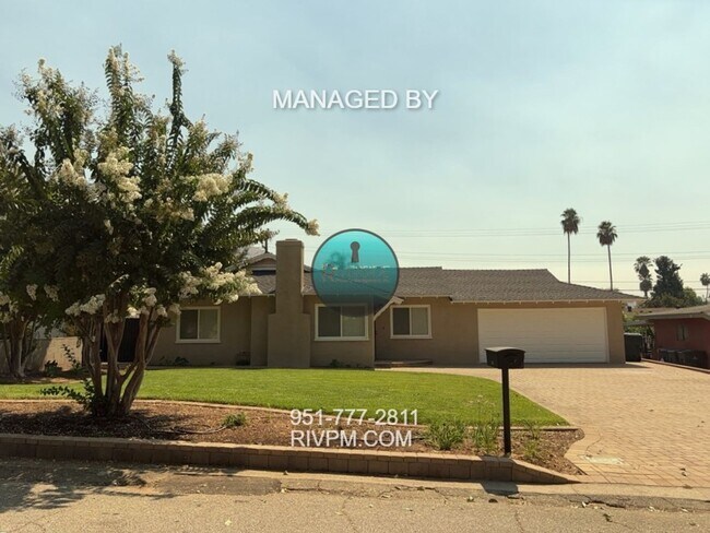 Foto del edificio - YOUR DREAM HOME AWAITS IN RIVERSIDE!! WATE...