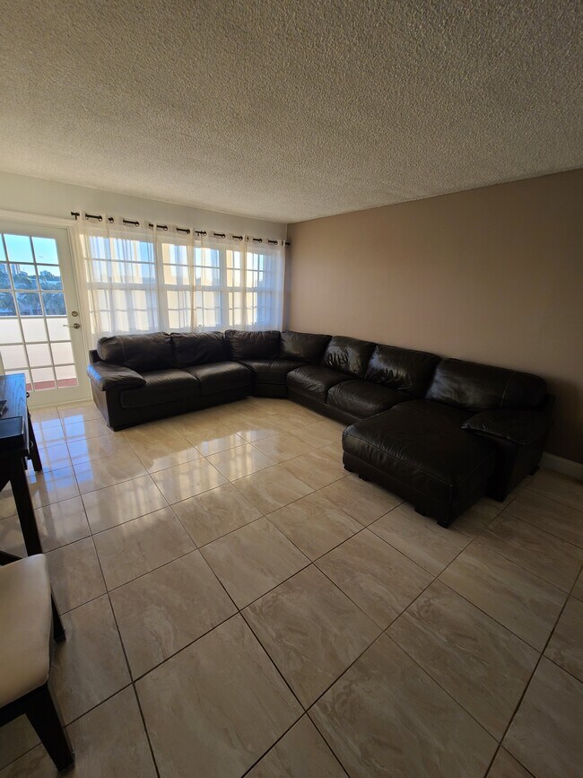 Foto del edificio - 401 Golden Isles Dr