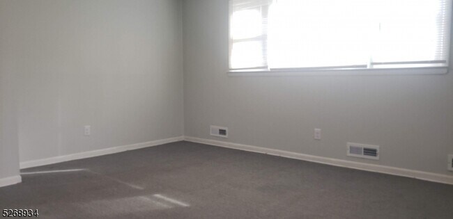 Building Photo - 46 Rockland Ave