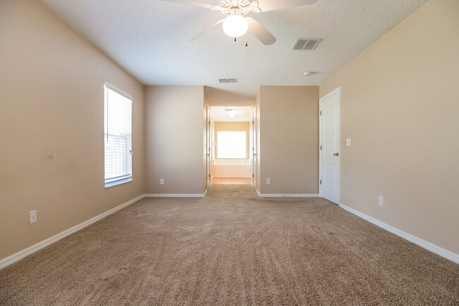 Foto del edificio - 214 Pleasant Hill Dr