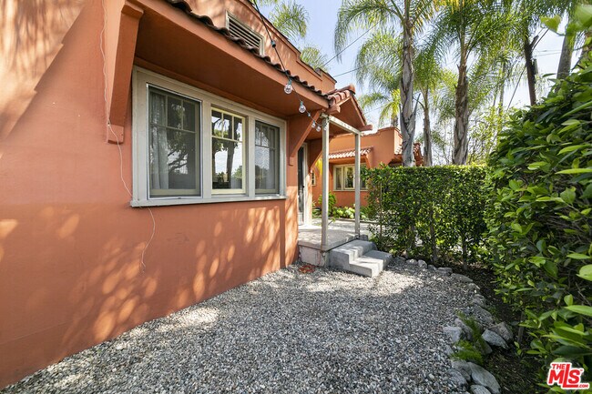 Foto del edificio - 2119 Laverna Ave