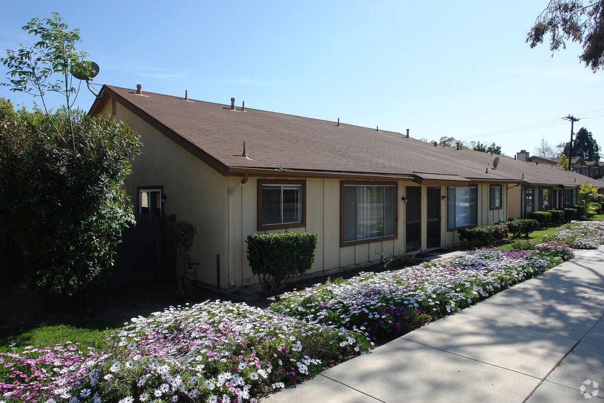 Primary Photo - 8812-8814 N Bank Dr