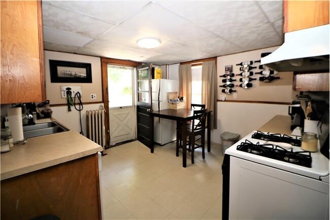 Building Photo - 16 Touro Ave