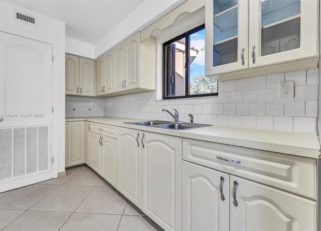 Building Photo - 15509 N Miami Lakeway