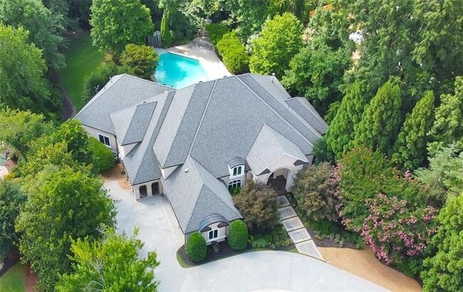 Building Photo - 5011 Green Pine Dr NE