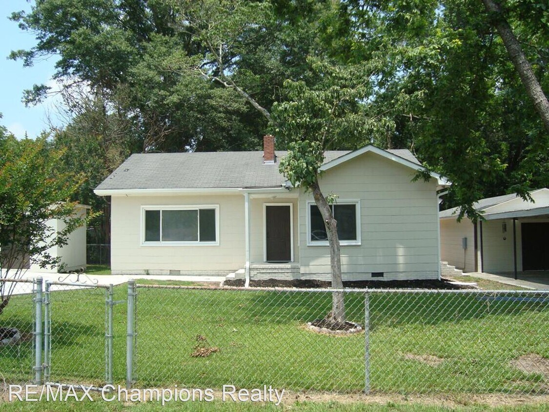 Primary Photo - 4 br, 2.5 bath House - 1606 Fletcher Drive