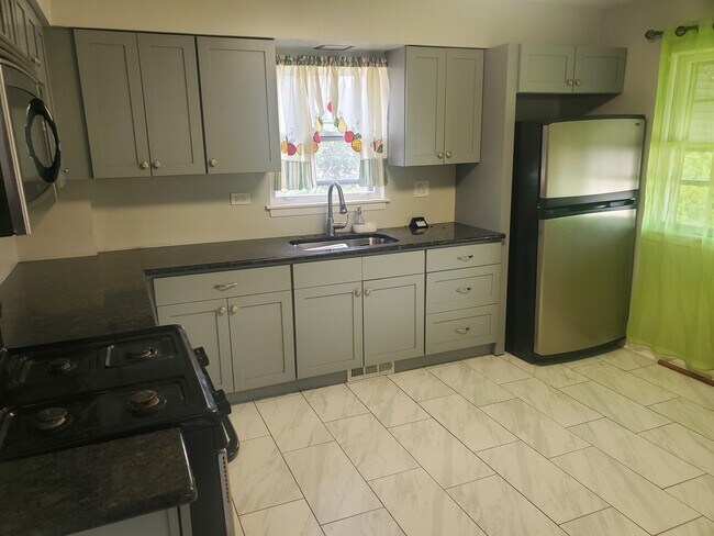Foto del edificio - 3807 Ridgeland Ave