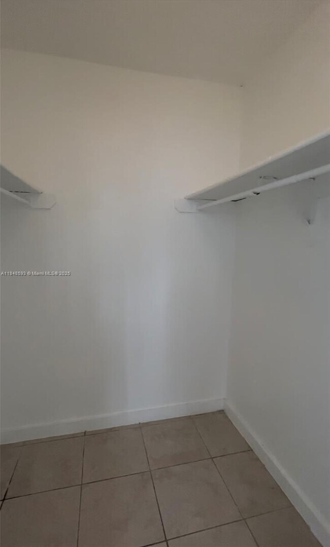 Foto del edificio - 498 NW 165th St