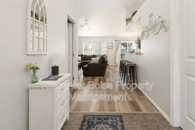 Foto del edificio - 879 N Traquair Pl