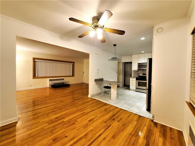 Foto del edificio - 216-07 43rd Ave