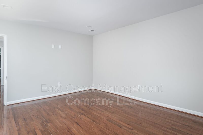 Primary Photo - 230 S Broadway