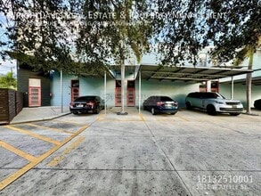 Building Photo - 2511 W Azeele St