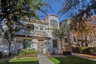 Building Photo - 165 W Laurel Ct