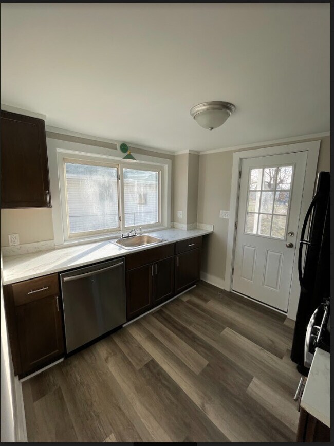 Foto del edificio - 491 Lawnview Ave