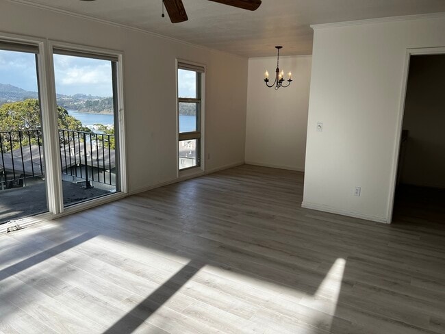 Building Photo - 366 Eden Roc Dr