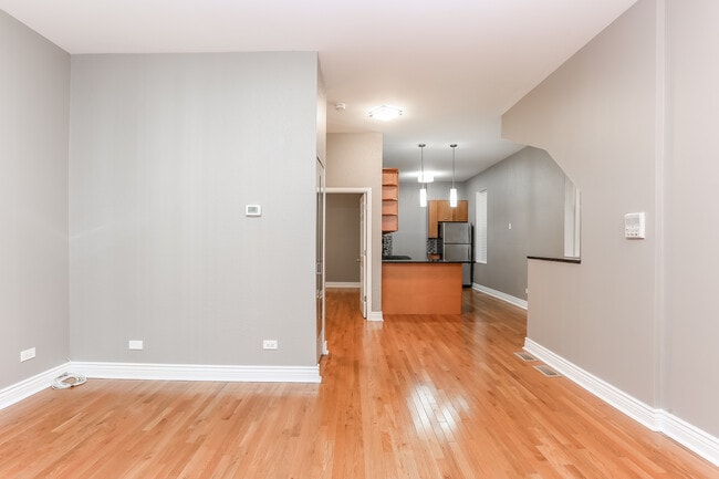 Building Photo - 2613 W Evergreen Ave