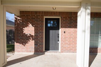 Building Photo - 22718 Tara Way Dr