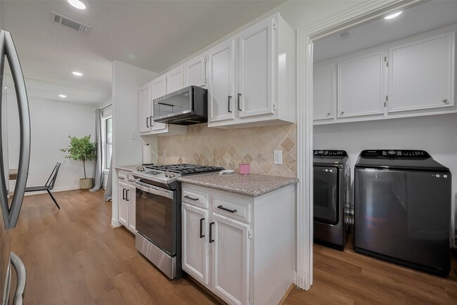 Building Photo - 8057 Ridgeview Dr