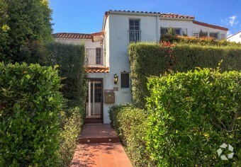Foto principal - 239 S Doheny Dr