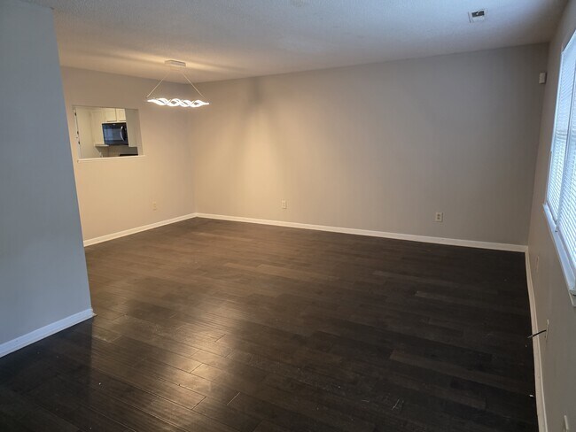 Foto del edificio - 348 Oakland Rd