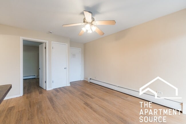 Building Photo - 6151 W Thorndale Ave