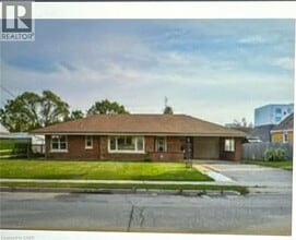 Building Photo - 8 Munch Ave