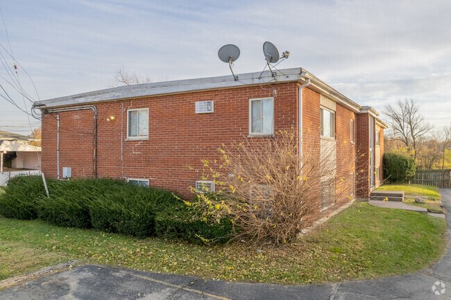 Building Photo - 411-415 Grandin Ave