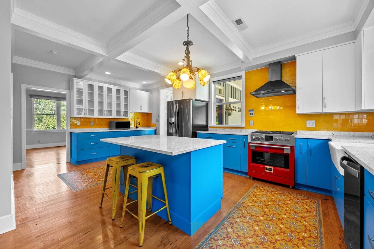 Primary Photo - Gorgeous and Spacious 3 Bedroom Ranch in T...