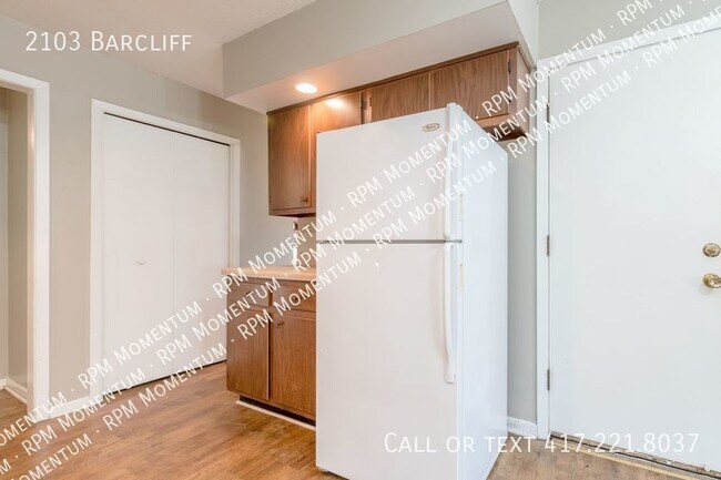 Foto del edificio - CUTE 2 BEDROOM / 2 BATH DUPLEX IN GLENDALE...