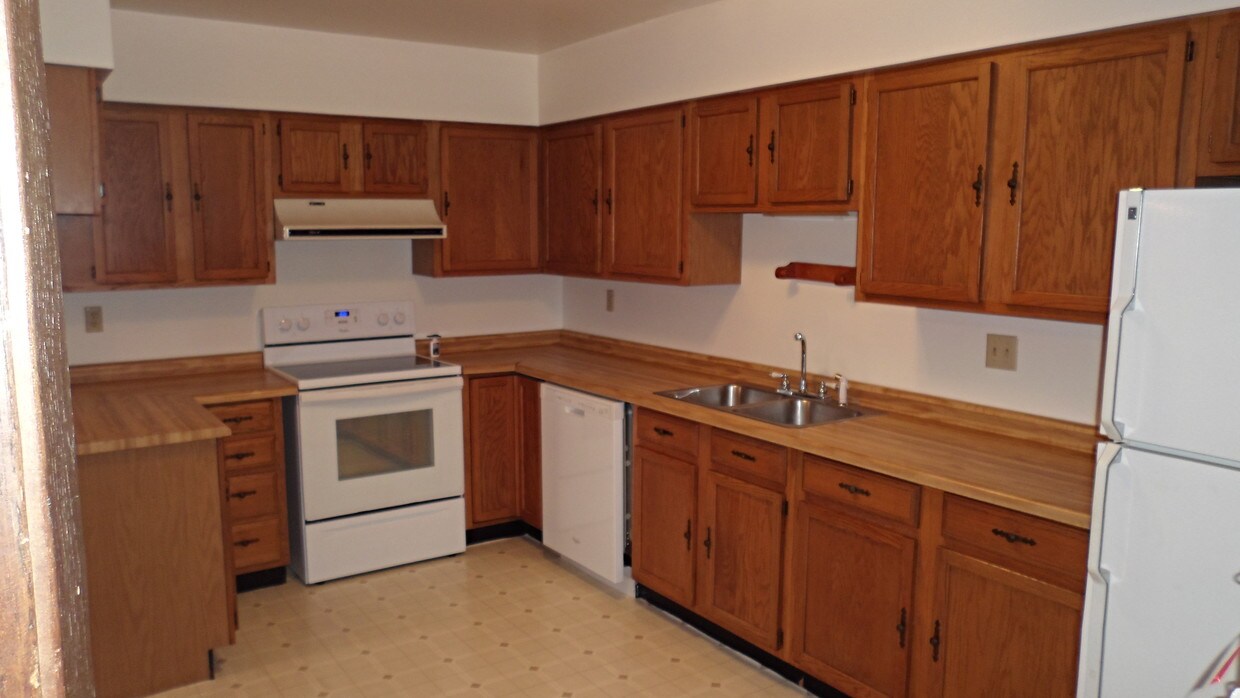 Big Kitchen - 825 53rd Ave