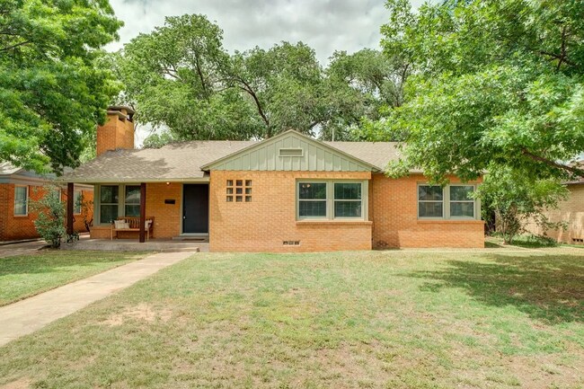 Building Photo - Beautiful Tech Terrace Home! Full of Chara...