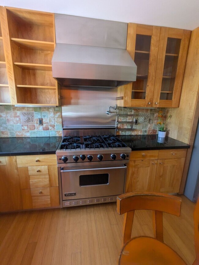 Foto del edificio - Modern Family Living in Prime El Cerrito L...
