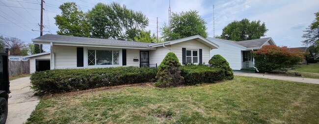 Building Photo - Beautiful 3 Bedroom 1 Bath 1550.00