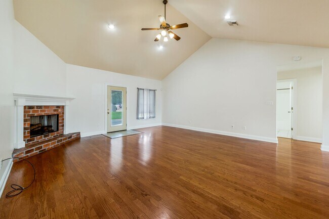 Foto del edificio - 3 BDRM HOUSE OFF ALBERTSON PKWY