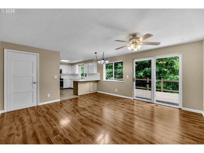 Foto del edificio - 1320 NW Maple Ln