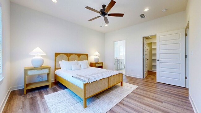 Building Photo - Gorgeous 4 Bedroom in Spring Hill! Coming July!