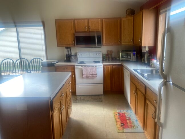 Building Photo - 731 Premier Ct